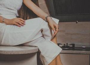 GIRLT果团网 – 这是一组不同寻常的旗袍高清套图，莫雅淇驾驭得如此令人惊叹，有木有一点冤屈？