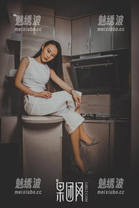 GIRLT果团网-莫雅淇 GIRLT果团网 - 这是一组不同寻常的旗袍高清套图,莫雅淇驾驭得如此令人惊叹,有木有一点冤屈?