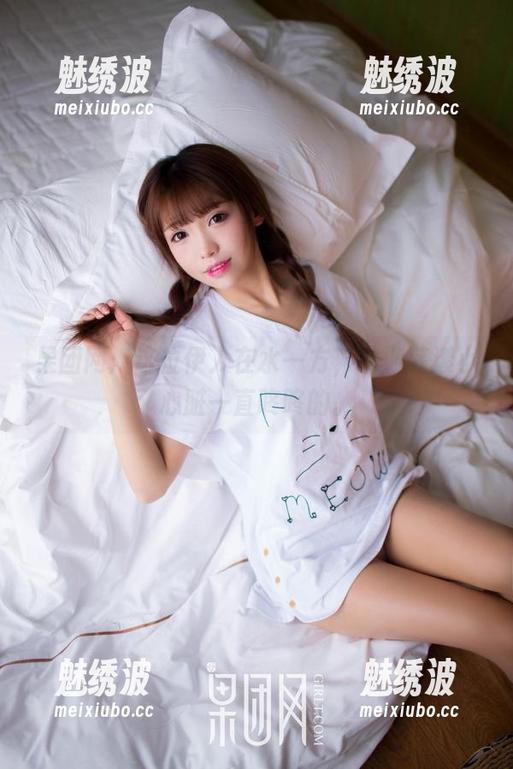 果团网：这位伊人在水一方，水波荡漾小心脏一直咚咚的。