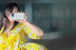 微密圈 – 看看MIYA的泳池比基尼美图，保留这几张传世作品先行备份，免得一瞥回首再也不见！