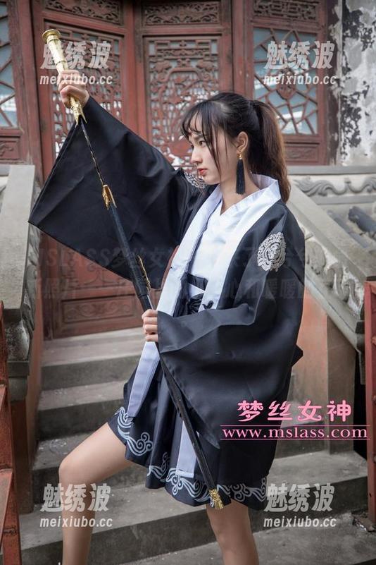 MSLASS梦丝女神 - 又来了，兮兮的最新照片——庄园里的小甜心和暖暖的互动。