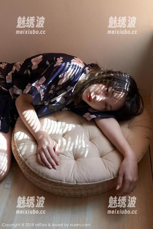 MiiTao蜜桃社 - 小魔女lily的新境界：在线透出无敌原图效果！