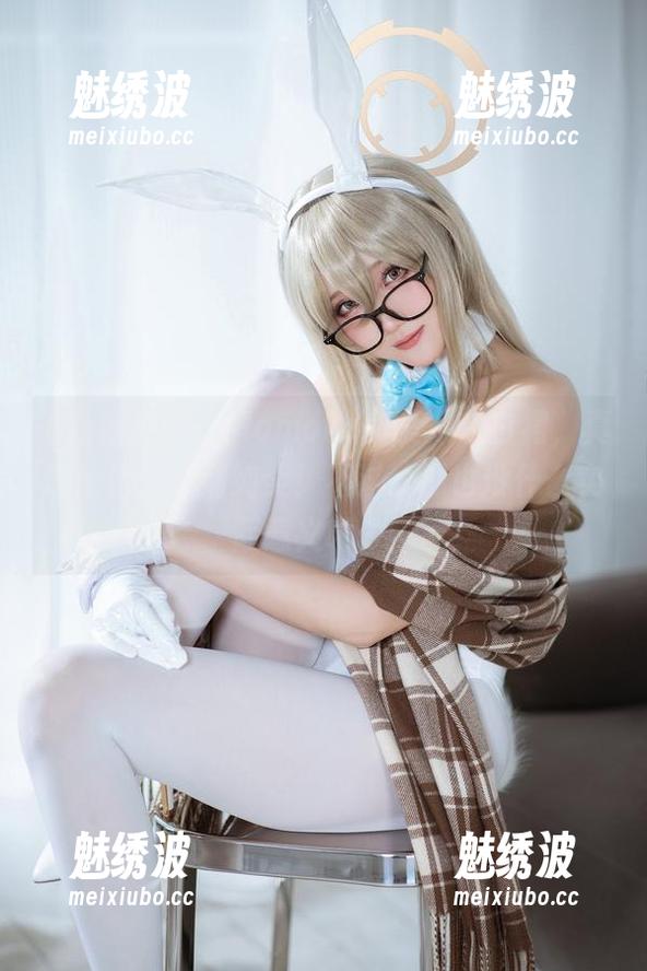 Momoko葵葵 最新图库中,Momoko葵葵一袭白裙,真该给她颁个清纯奖!不过,那也没什么实际意义吧……