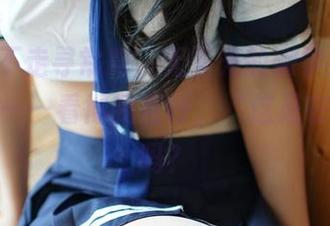 ROSI不走寻常路，无圣光的嫩学妹制服大片”——看得我直呼，“这是在拼青春吗？