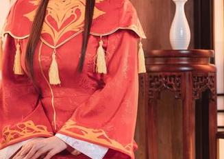 Rioko凉凉子用照片把芽衣的“魅魔”本色展现得淋漓尽致，快更新吧！