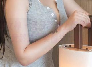 TGOD推女神 – 当吊带遇上何晨曦的私拍，竟然成了美图垃ヶ集。