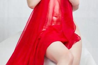 TouTiao头条女神 – 梁芮溪图集中的灰丝——总觉得好像能听到轻声私语。
