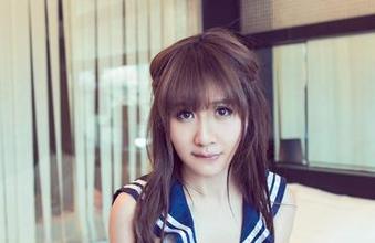 UGirls尤果网 – 曼妮儿最新写真集，肉丝，无意间想到了什么，慌忙遏制。