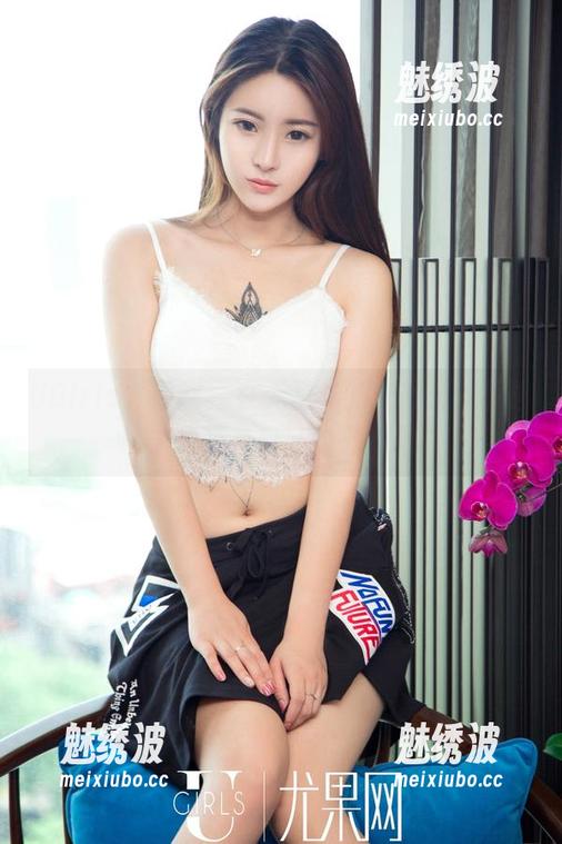 UGirls尤果网-李思宁 UGirls尤果网 - 在无圣光的光影里,李思宁的脚有自己的小心思