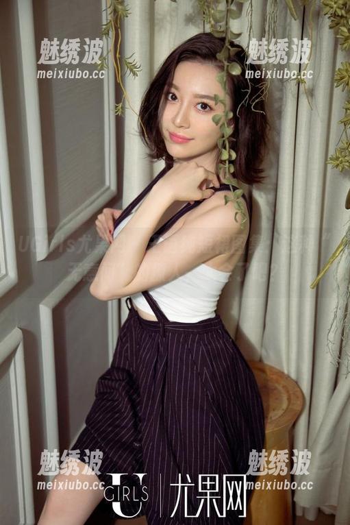 UGirls尤果网-王语纯 UGirls尤果网 - 王语纯短裙图集:这种“无意间”的撩人,太会了吧?