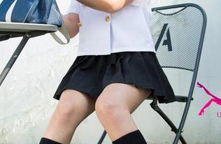 UGirls尤果网 – 高清写真里的颜亦汐，女神光环闪闪发亮，心中百感交集。