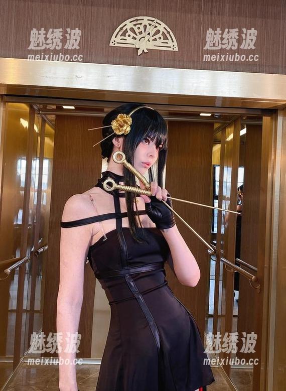 脚下一片天！Vinnegal的cos美腿图集，脑中飞过无数想法…