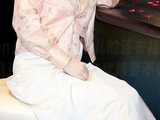 Xiuren秀人网 – 糖果儿的连衣裙，有人下载过吗？我一直在犹豫要不要。