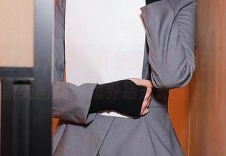 Xiuren秀人网 – 轩轩王子厨房日常，最新美图让你想养猫来抢美食！