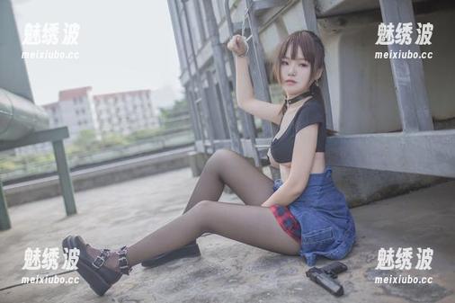 Yoko宅夏的水手服黑丝美图更新，这印象也太好了吧，让我开始留意周围！