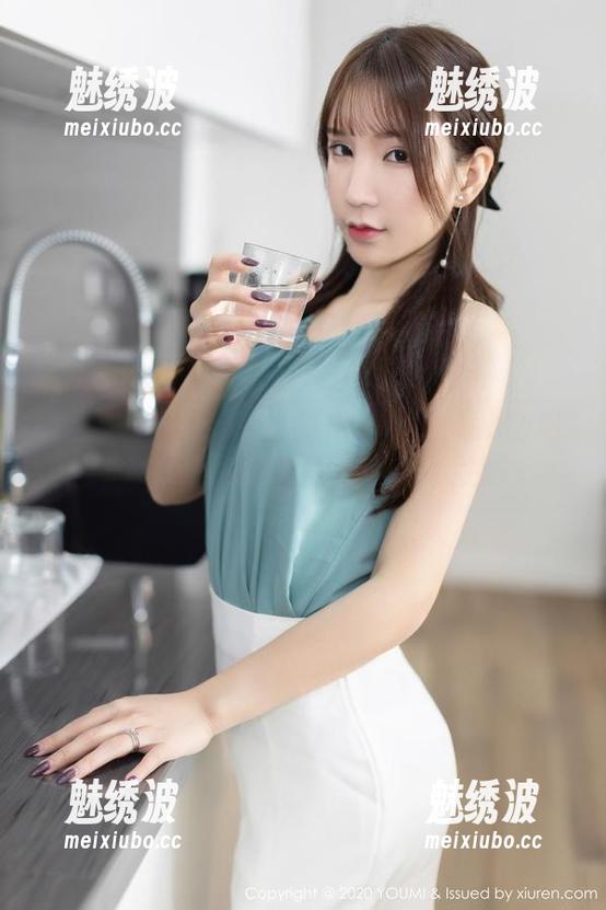 YouMi尤蜜荟 - 比基尼和鱼尾fish的组合，图包里的和谐得让人防不胜防。