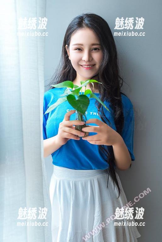 partycat轰趴猫 - 图片里的孙梦瑶V，秘书扮相秒变职场顶流，保你一见倾心！
