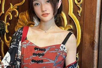 看！roroki骷髅姬的定制写真，多了一点幽默，少了一点传统的可爱。