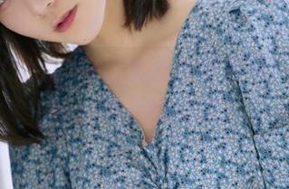 けん研(けんけん)的图包与吊带，cos出意想不到的火花。
