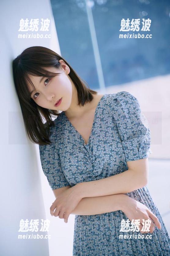 けん研(けんけん)的图包与吊带，cos出意想不到的火花。