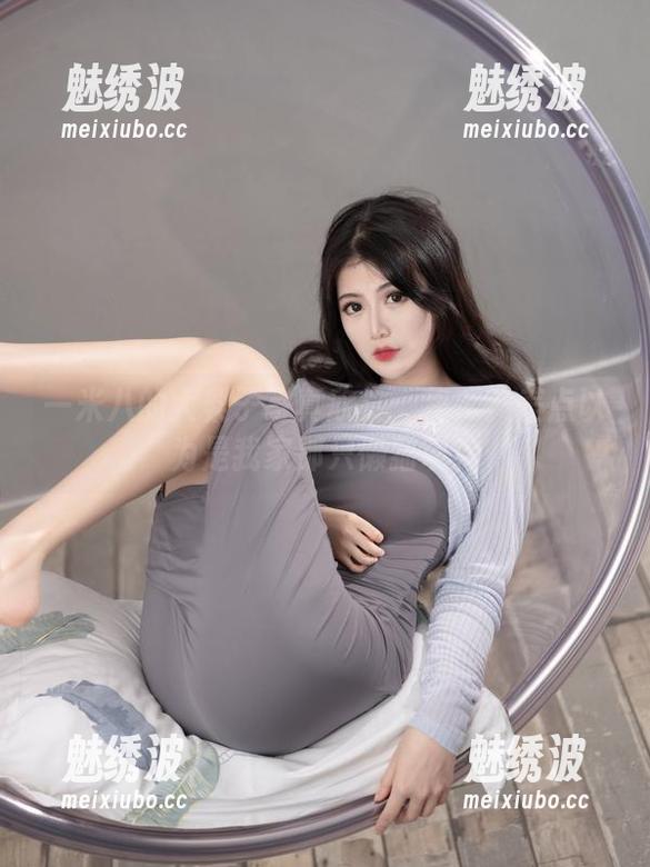 一米八的大梨子写真欣赏：我妻？差点以为是我家那只懒猫呢！