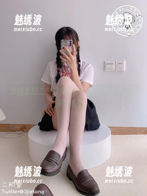 原图里的二阶堂宅绘子，蓝色外套让人想多了点吧？
