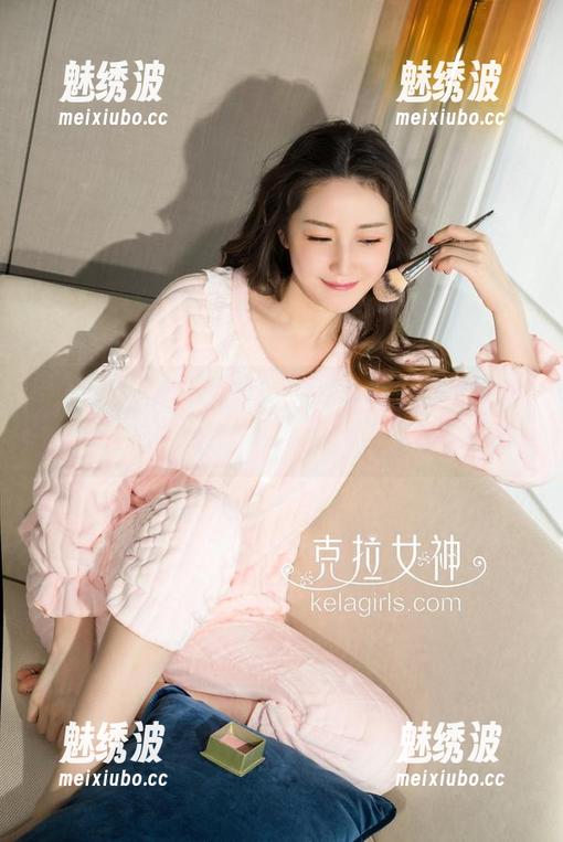 克拉女神-妮子 克拉女神 - 妮子在这,分享灰丝美图,唔,眼神有些飘散。