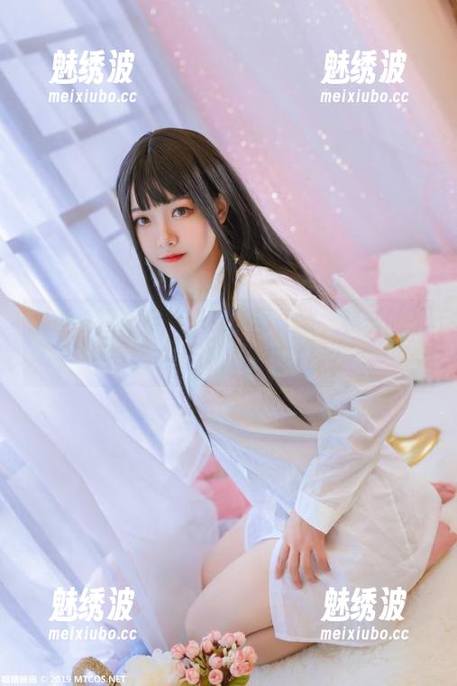 喵糖映画 - 半半子更新写真集，秘书的优雅姿态竟让人浮想联翩？