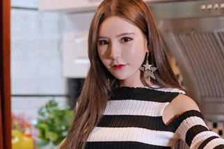 嗲囡囡 – 锁定！Emily尹菲独家自拍图包在此，快来领取，免费到你手！