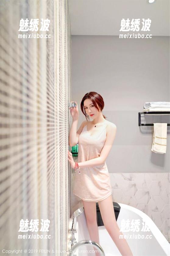 嗲囡囡-施忆佳KITTY 嗲囡囡 - 施忆佳KITTY的户外写真,彻底踩进“无圣光”境界,让我脸颊微微红。