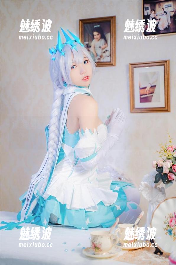 墨玉M 泳装里的古典魅力:墨玉M的紫式部写真分享,快来看!