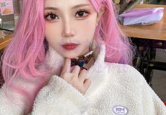 浸泡在色彩里：大肉丸Amiee浴室的图片与作品无处不在