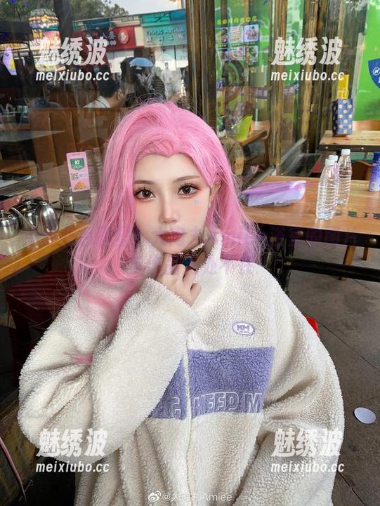 浸泡在色彩里：大肉丸Amiee浴室的图片与作品无处不在
