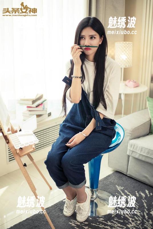头条女神 - 尹菲的定制写真，捉住这个腿精，太会玩了！