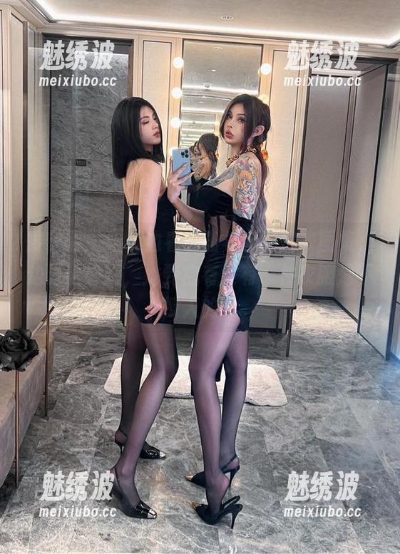 微密圈 - 咱们边看奈斯希希的皮衣图集，边讨论好吧，她到底有没有一件衣服是不撩人的…