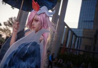 每一张美图，奶狮不咬人的连衣裙都在讲述无法言说的情愫，下载留下痕迹。