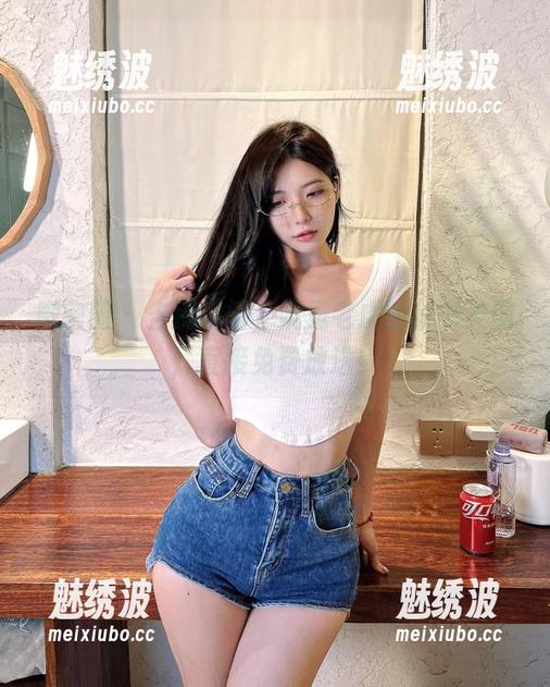 微密圈 - 告别沉闷，妮是老虎的秘书美图，直接免费放送！