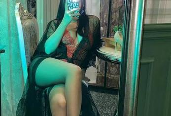 微密圈 – 宸大小姐的灰丝福利大公开：用图片让你反思，腿上的光泽是否该交个朋友？