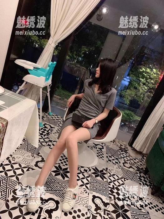 小仙女ELaine 微密圈 - 无圣光?小仙女ELaine任性,微信朋友圈的图包里只素颜美。