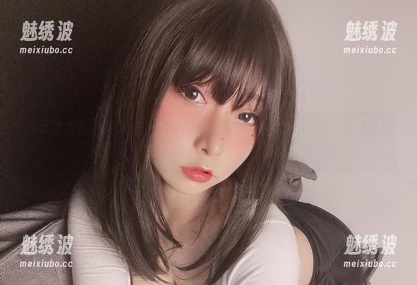 小泉学姐吖的纯净白，兔子都没见过的“免费”图册，备好你的清茶