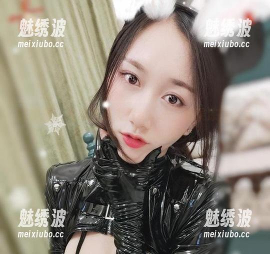 微密圈 - 在线图集大揭秘：小玉吃果冻在浴室里，一场水与光的对话。