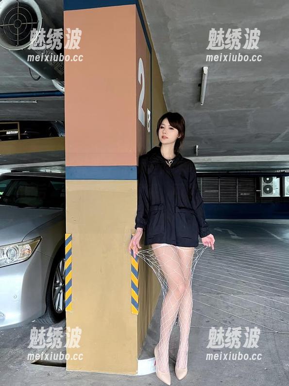 微密圈 - 套图中的就是阿朱啊，迷人的‘雀后’一角，别眨眼哦，可能就飞过你头顶！