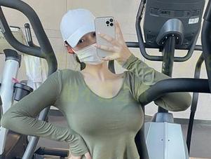 微密圈 – 最新写真，开启左公子666网袜的不羁之旅