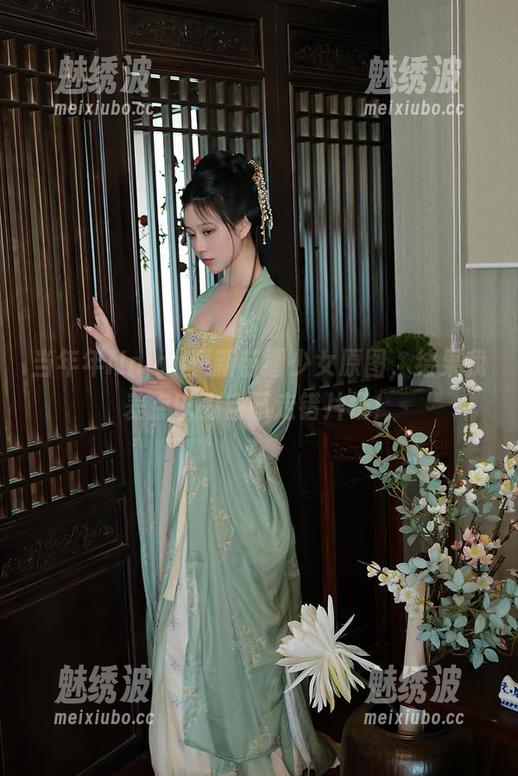 年年Nnian 当年年Nnian更新苗疆少女原图,结果我差点以为自己走错片场!
