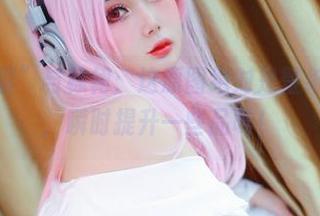 “您的蛋蛋”与棕裙：这原图绝对是壁纸界的亮点，瞬时提升一些品味！