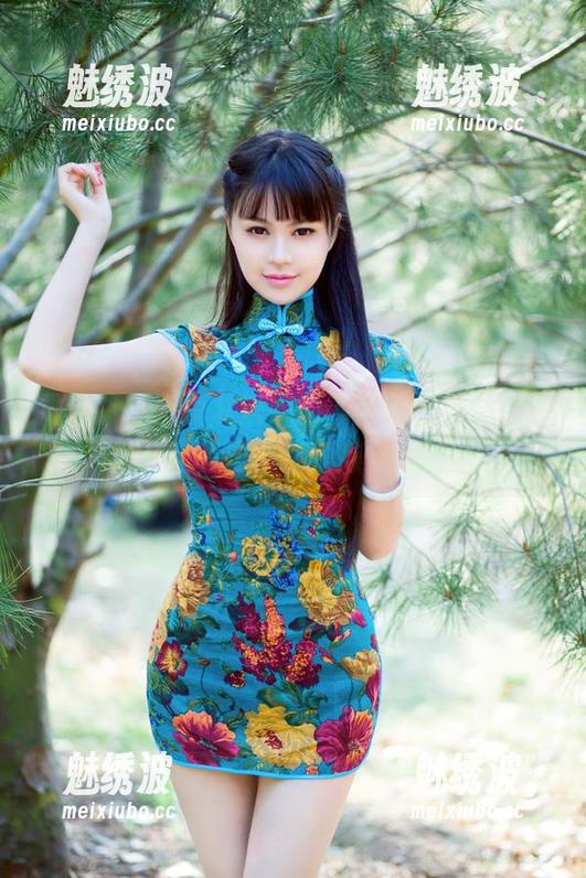 推女郎 - 听说夏婉婉的高清套图又来了，灰丝装扮，你顶得住吗？