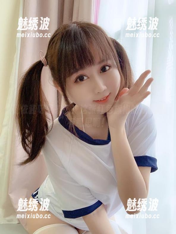 是依酱呀 是依酱呀又来了!这张红色旗袍的原图颇有意思啊!