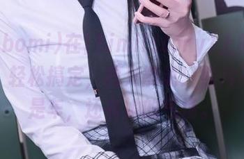 普美(bomi)在[Bimilstory]上的户外巡游，轻松搞定，我只能说：照片不仅仅是车，还有她的气场。