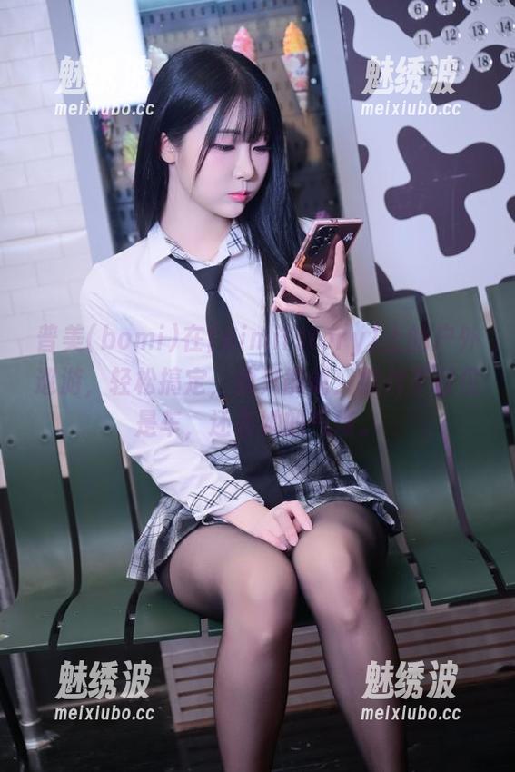 普美(bomi)在[Bimilstory]上的户外巡游，轻松搞定，我只能说：照片不仅仅是车，还有她的气场。