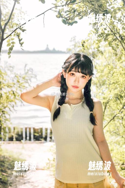 桃墨公子 不止于色!桃墨公子的吊带图片合集,是我开心的源泉!